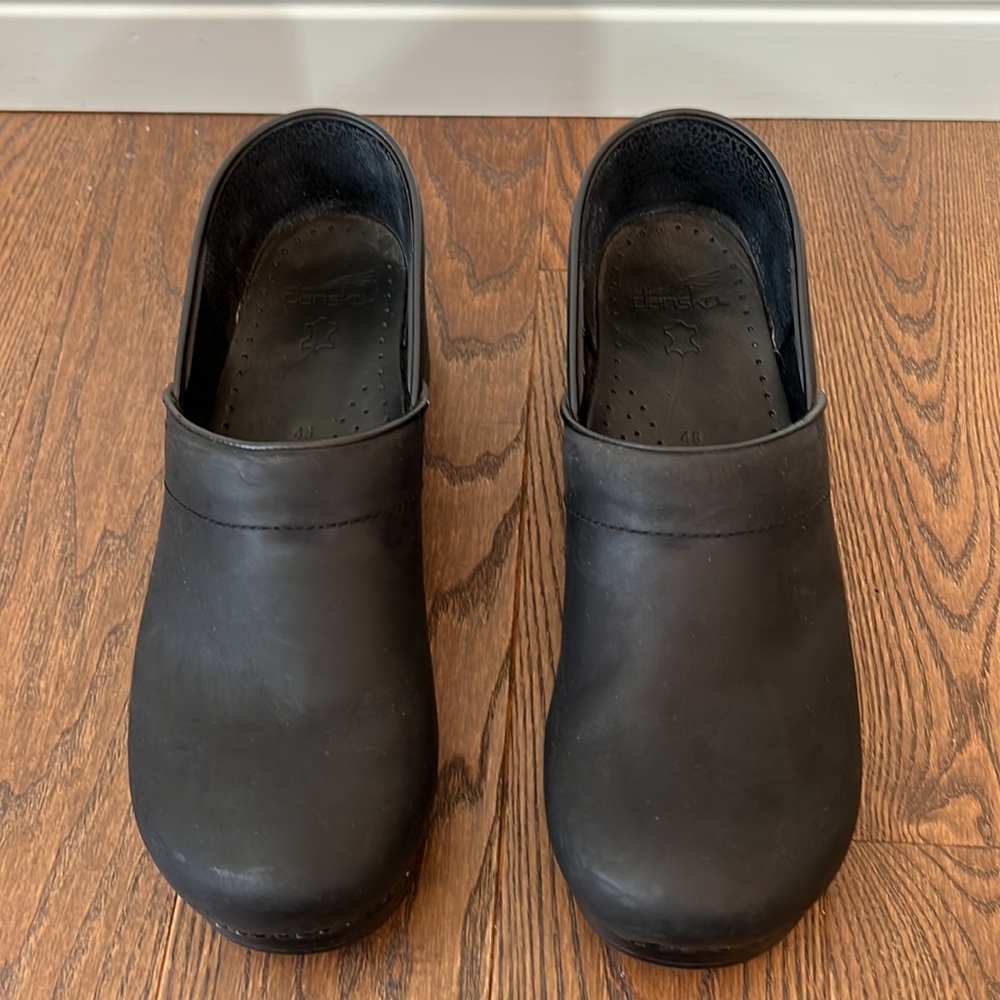 MENS DANSKO SHOE size 45 / 11 leather clogs